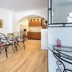 Appartement Charming Dalmatian 2-bedroom In The Heart Of Old Town Cavtat