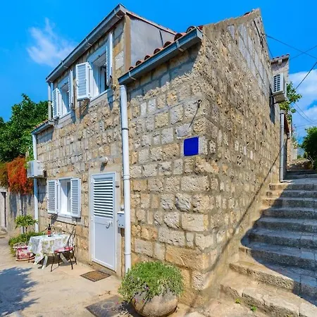 Charming Dalmatian 2-bedroom In The Heart Of Old Town Apartment *