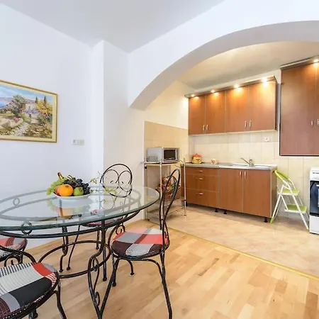 Charming Dalmatian 2-bedroom In The Heart Of Old Town * Cavtat