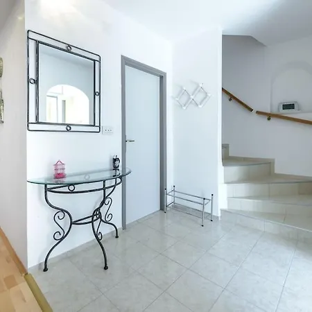 Charming Dalmatian 2-bedroom In The Heart Of Old Town Cavtat