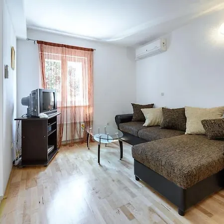 Charming Dalmatian 2-bedroom In The Heart Of Old Town Cavtat