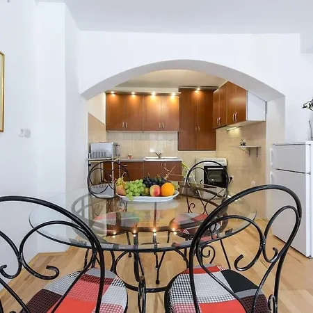 Διαμέρισμα Charming Dalmatian 2-bedroom In The Heart Of Old Town *