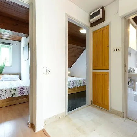 Apartment Charming Dalmatian 2-bedroom In The Heart Of Old Town Cavtat